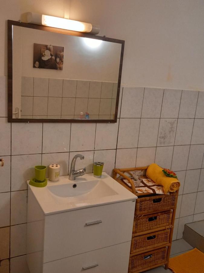 Bel Appartement - Proche Des Plages De Sainte Anne Buitenkant foto