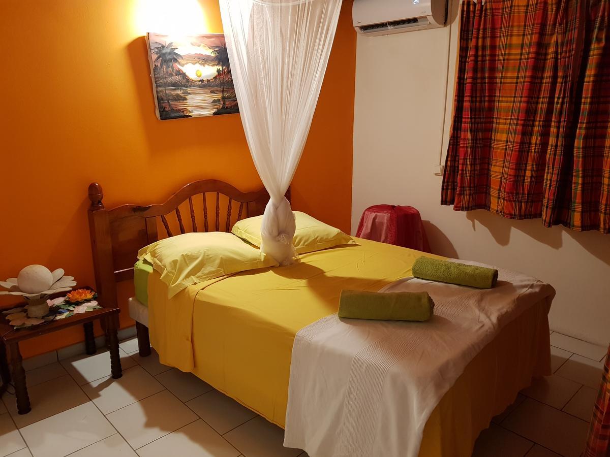 Bel Appartement - Proche Des Plages De Sainte Anne Buitenkant foto
